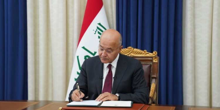 شمخاني لمسؤول عراقي .. هناك معلومات موثقة تثبت دعم واشنطن لـ”داعش”