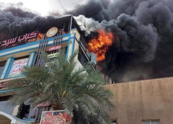اخماد حريقاً كبيراً التهم مطعماً في جانب الكرخ