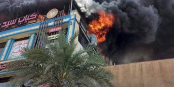 اخماد حريقاً كبيراً التهم مطعماً في جانب الكرخ