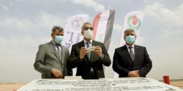 الكاظمي يضع حجر الأساس لمشروع جديد في البصرة