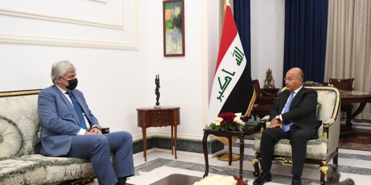 صالح يبحث مع ماكسيموف تخفيف التوترات في المنطقة