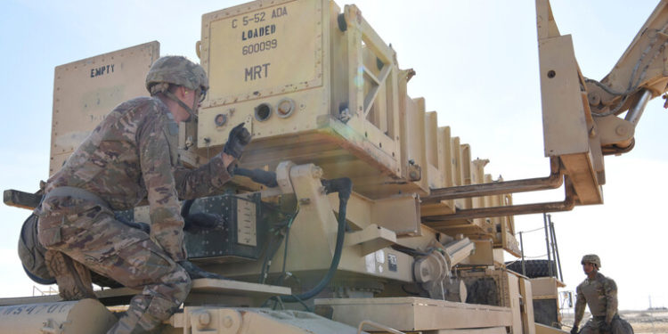 واشنطن تسحب بعض القوات من الخليج وتدرس خيارات لحماية السعودية