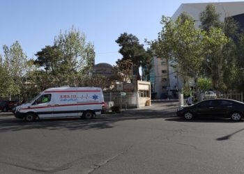مسؤول إيراني يدعو إلى تعطيل العاصمة طهران ويحذر من خطورة الموجة الرابعة لكورونا