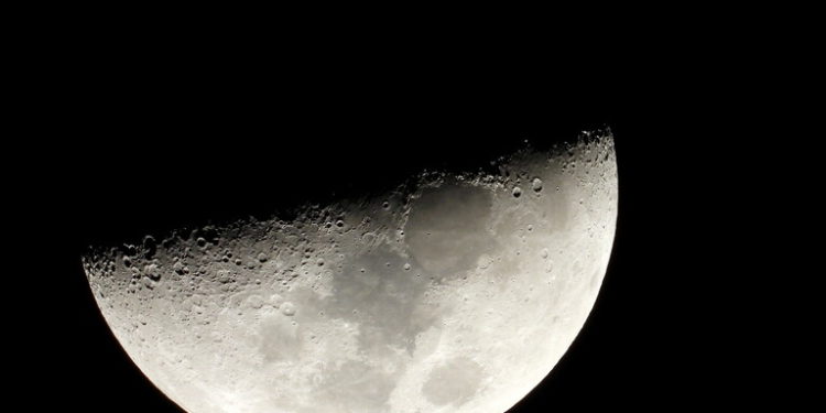 تحذير من ظاهرة فلكية تشهدها عدة دول عربية اليوم .. قد تسبب العمى!