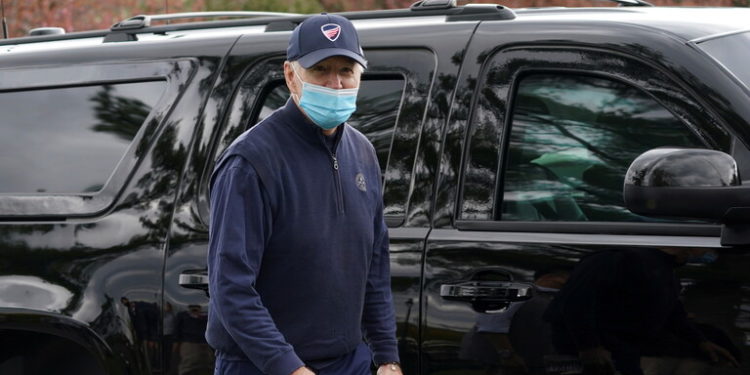 مسؤولون أمريكيون نصحوا بايدن قبل فرض عقوبات على روسيا