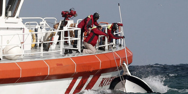 خفر السواحل التركي ينقذ 11 مهاجرا أجبرتهم اليونان على العودة
