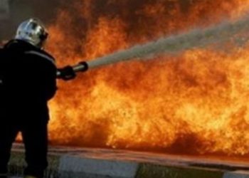 الدفاع المدني يقوم بأخماد حريق في المنصور ببغداد
