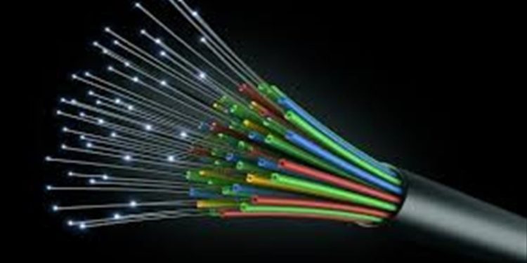 الاتصالات عن مشروع الكابل الضوئي ..( اشترطنا وجود العمالة العراقية )