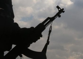 مسلحون يفتحون النار على ضابط كبير في منطقة الشعلة
