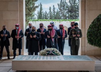 أول ظهور للأمير حمزة برفقة الملك عبد الله بعد الأزمة