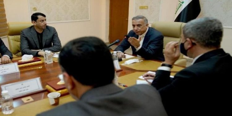 الكاظمي يجتمع مع المسؤولين الخدميين في محافظة المثنى