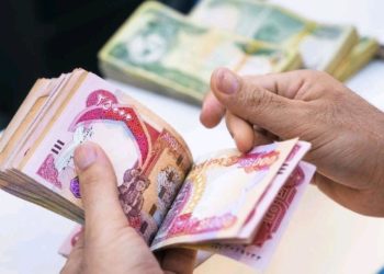 دعوة لوزير المالية الى التراجع عن الاستقطاع الضريبي للموظفين