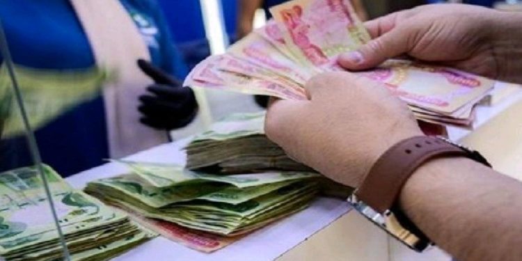 مصدر حكومي يكشف حقيقة فرض ضرائب حكوميةعلى رواتب الموظفين