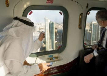 مصطفى الكاظمي يحلق فوق سماء دبي برفقة محمد بن راشد ال مكتوم (صور)