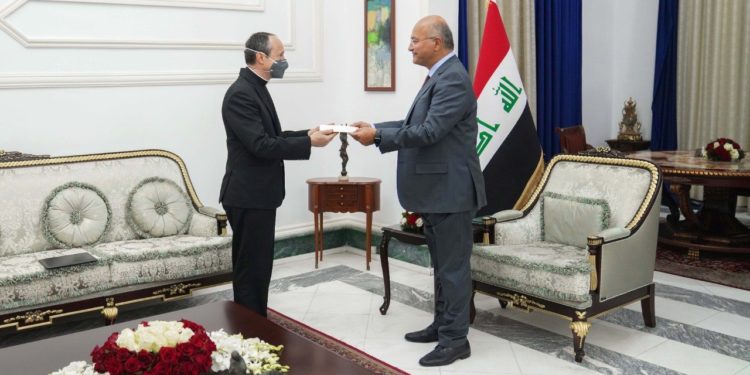 البابا في رسالة لبرهم صالح .. العراق بحضارته  قادر على أن يلعب دوراً مؤثراً في القضايا الإقليمية والدولية