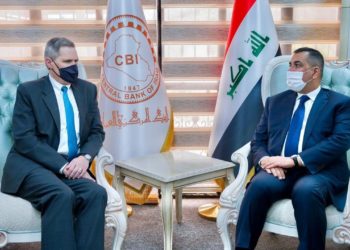 محافظ البنك المركزي والسفير الامريكي يبحثان سبل التعاون المشترك