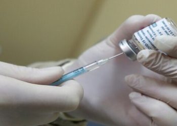 وفاة 7 أشخاص بجلطات دموية بعد تلقيهم لقاح “استرازينيكا”
