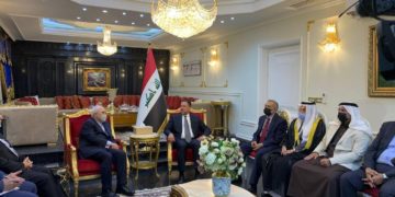 ظريف يلتقي بعض رؤساء الأحزاب والعشائر السنية في بغداد