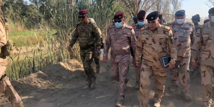 نائب قائد العمليات المشتركة يطلع على سير الخطط العسكرية في قاطع الرد السريع