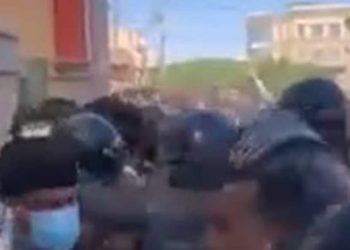 اغلاق مبنى تربية السماوة من قبل المحاضرين المحتجيـن