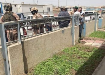 استمرار الاعتصام أمام المؤسسات النفطية وتعزيزات أمنية تصل مستودع ذي قار