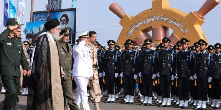 خامنئي يدعو الجيش الإيراني إلى التأهب ورفع جاهزيته