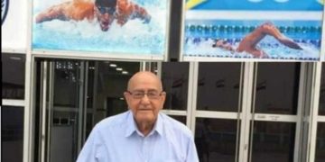 نعي رسميّ لـ (سمكة دجلة).. سباح عراقي قهر بحر المانش