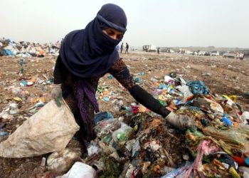كركوك ., عائلة قوتها النفايات ,, والطفلة تتمنى الذهاب إلى المدرسة ,,