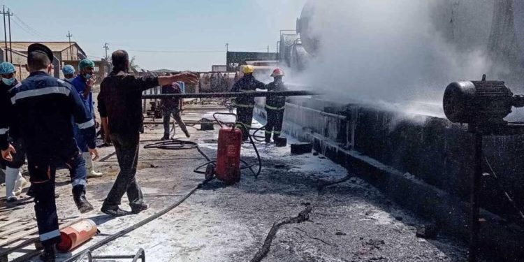 الدفاع المدني يسيطر على حريق داخل شركة للألبان في بغداد