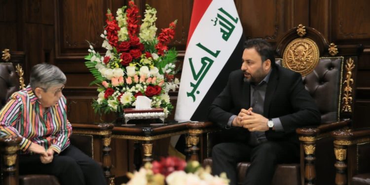 مركز رقمي يحذر “فيسبوك” من خطورة ظاهرة متفشية في العراق