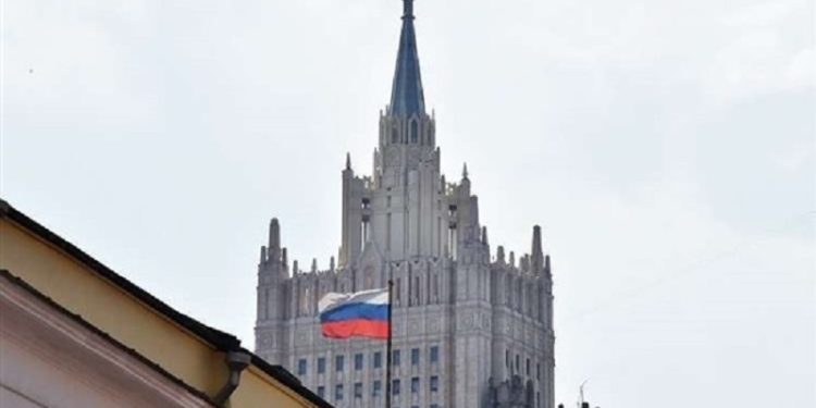 روسيا تطرد دبلوماسيين أميركيين وتحذر من “سياسات الإملاء”