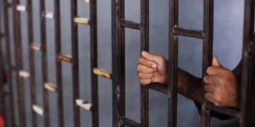 الحكم على مدان بالاعتداء على والده بالحبس 6 أشهر