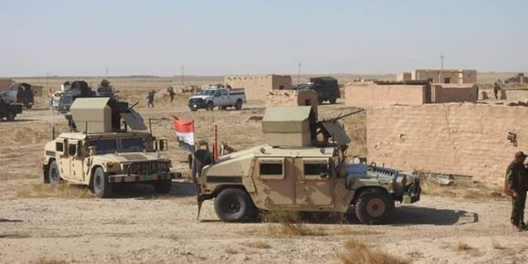 القبض على متهمين وضبط أكداس أسلحة في أربع محافظات