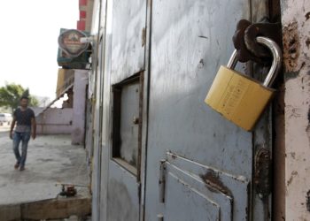 الرقابة الصحية تغلق محالا تجارية وقاعات رياضية مخالفة في الرصافة