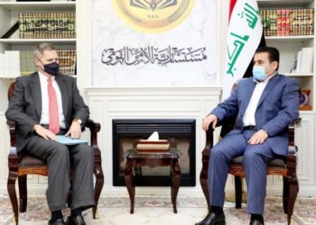 الاعرجي للسفير الأميركي ..( المنطقة بحاجة إلى إعادة ترتيب أوراقها من جديد )