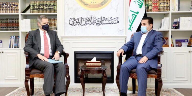 الاعرجي للسفير الأميركي ..( المنطقة بحاجة إلى إعادة ترتيب أوراقها من جديد )