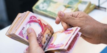 مناقشة صرف مستحقات موظفي العقود المتعينين حديثاً