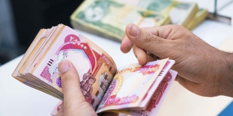 مناقشة صرف مستحقات موظفي العقود المتعينين حديثاً