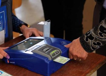 يحق للناخب التصويت عبر البطاقتين طويلة الامد “البايومترية” و القصيرة