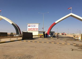 العراق يعيد “خمس عجلات محملة بالخشب” إلى الأردن