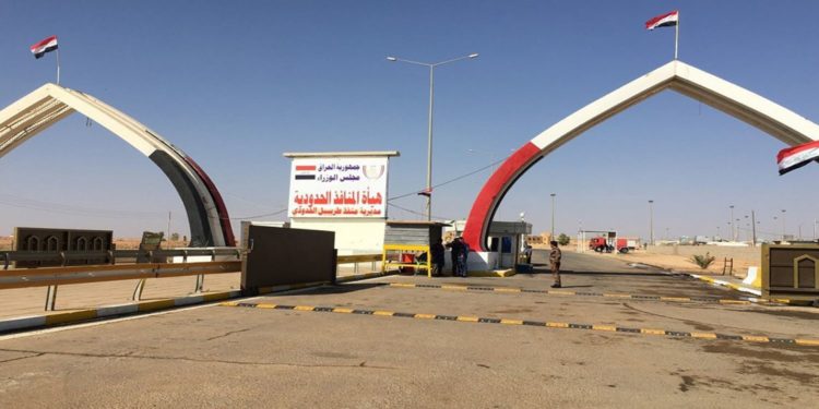 العراق يعيد “خمس عجلات محملة بالخشب” إلى الأردن