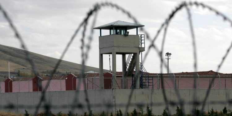 تقرير أمريكي .. (وفاة العشرات داخل السجون العراقية) .. ومسؤولون ينفون