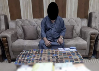 الشرطة تقبض على (متهم) بحوزته 13 ختماً مزوراً