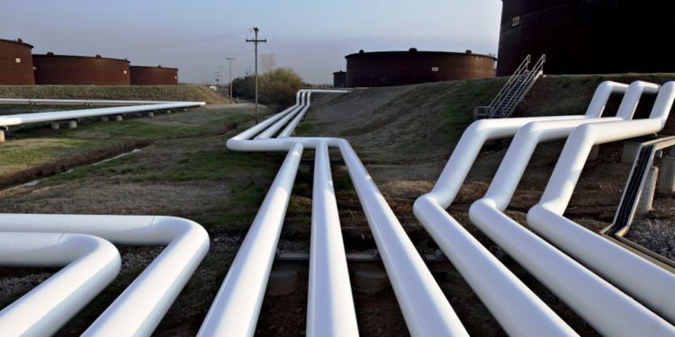 ارتفاع أسعار النفط بعد”هجوم إلكتروني” تسبب بإغلاق أنابيب أمريكية هامة