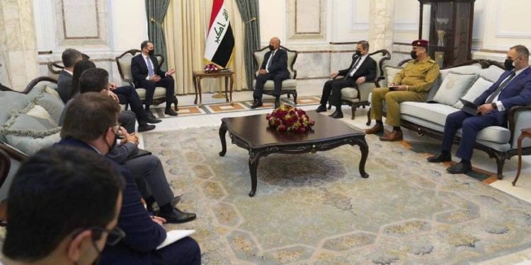 الرئيس صالح يبحث مع الوفد الأميركي الذي يزور بغداد جملة من القضايا