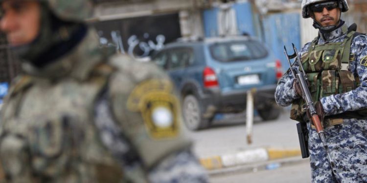 طعن ضابط واصابة شخصين بعد مشاجرة على خلفية طلب اغلاق مطعم