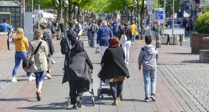 ألمانيا تحظر وتداهم 3 منظمات على صلة بـــ (حزب الله اللبناني)