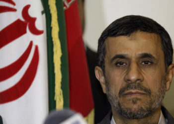 أحمدي نجاد.. حمد بن خليفة آل ثاني دفع ملايين الدولارات للإفراج عن أسرى للحرس الثوري الإيراني بسوريا