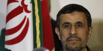 أحمدي نجاد.. حمد بن خليفة آل ثاني دفع ملايين الدولارات للإفراج عن أسرى للحرس الثوري الإيراني بسوريا