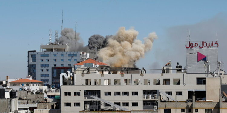 إسرائيل تدمر برج الجلاء مقر وسائل إعلام دولية كبيرة في غزة